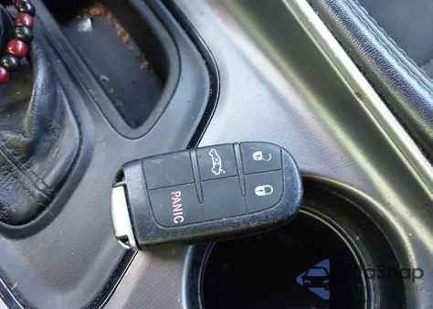 2019 Dodge Challenger Sxt z USA, uszkodzony, nr VIN 2C3CDZAG2KH733395